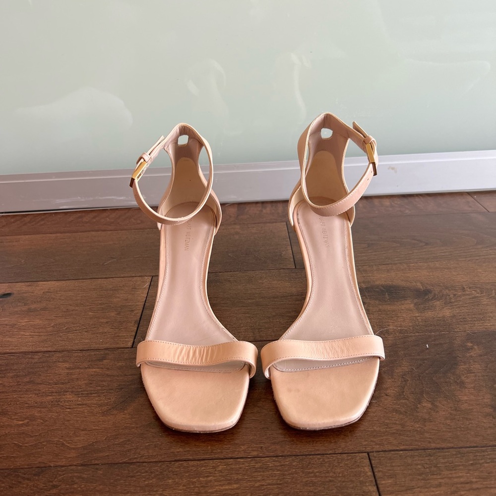 Stuart Weitzman nunaked sandal women’s size 10, color sand